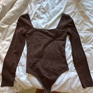 Aritzia Babaton Bodysuit - square neck long sleeve